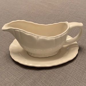 Gravy Bowl & Plate